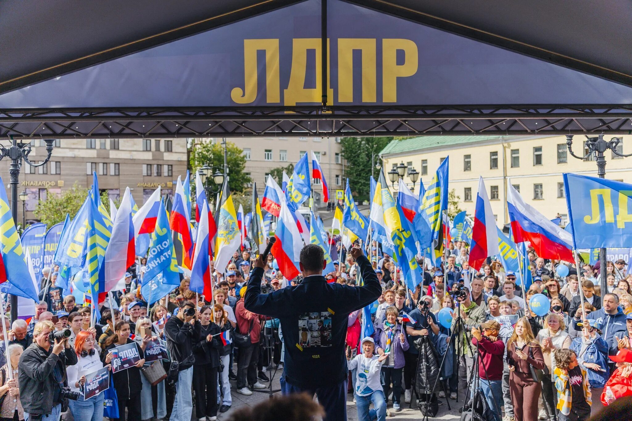 Когда материнство — хайп: ЛДПР предлагает сделать родительство модным