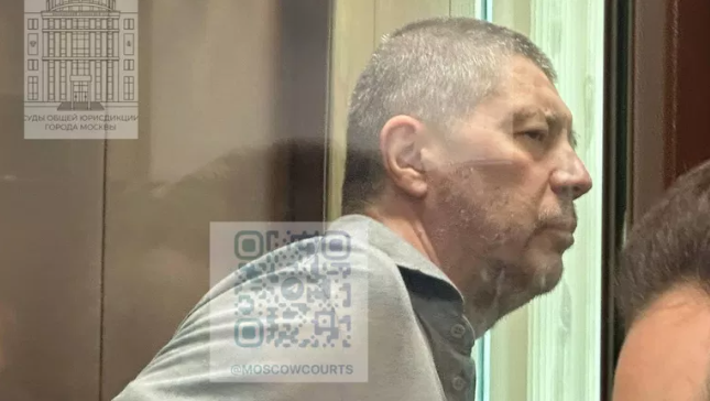 Суд запретил экс-бенефициару банка "Югра" выезжать из России