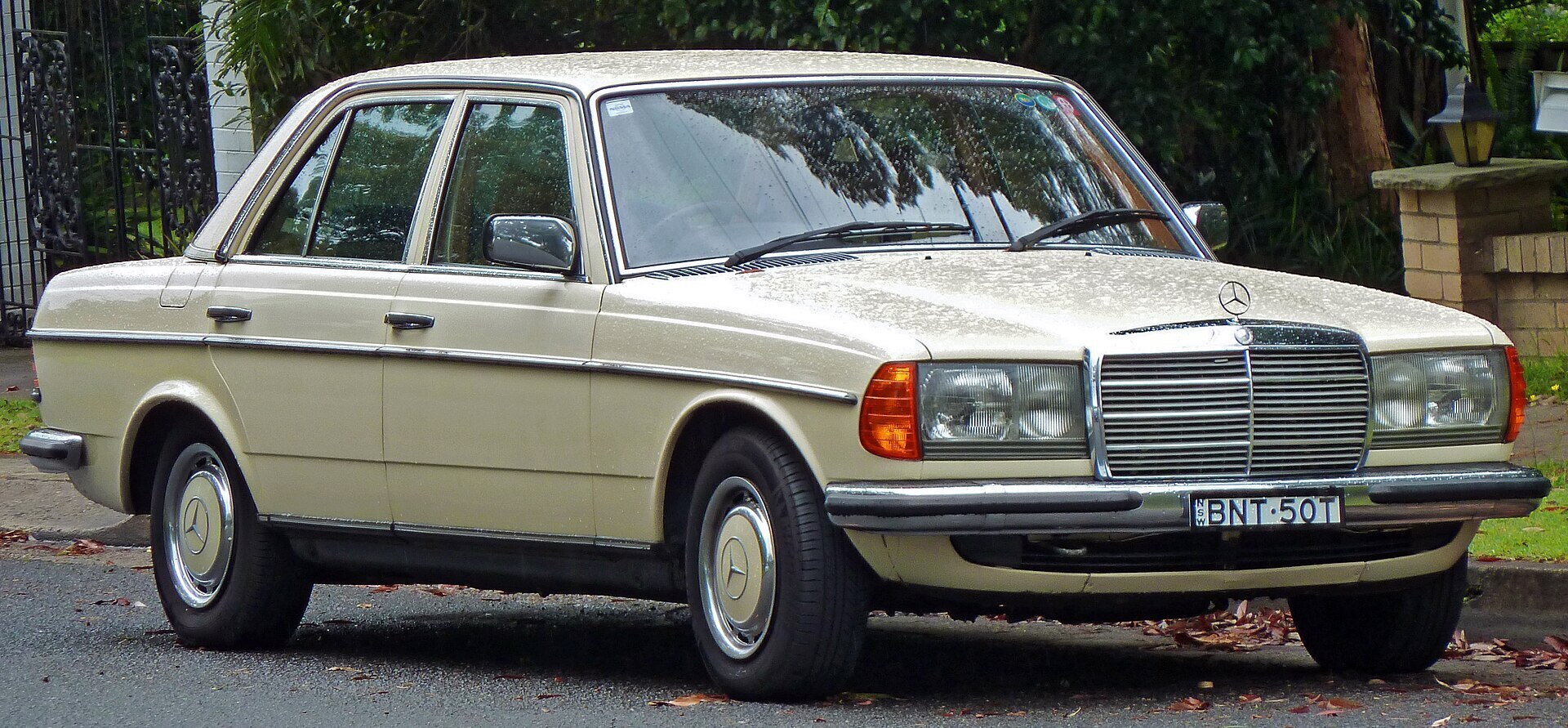 Какой Mercedes с кузовом седан или универсал из 1970-х и 1980-х годов, лучше для прицепа от 1 тонны и более?
