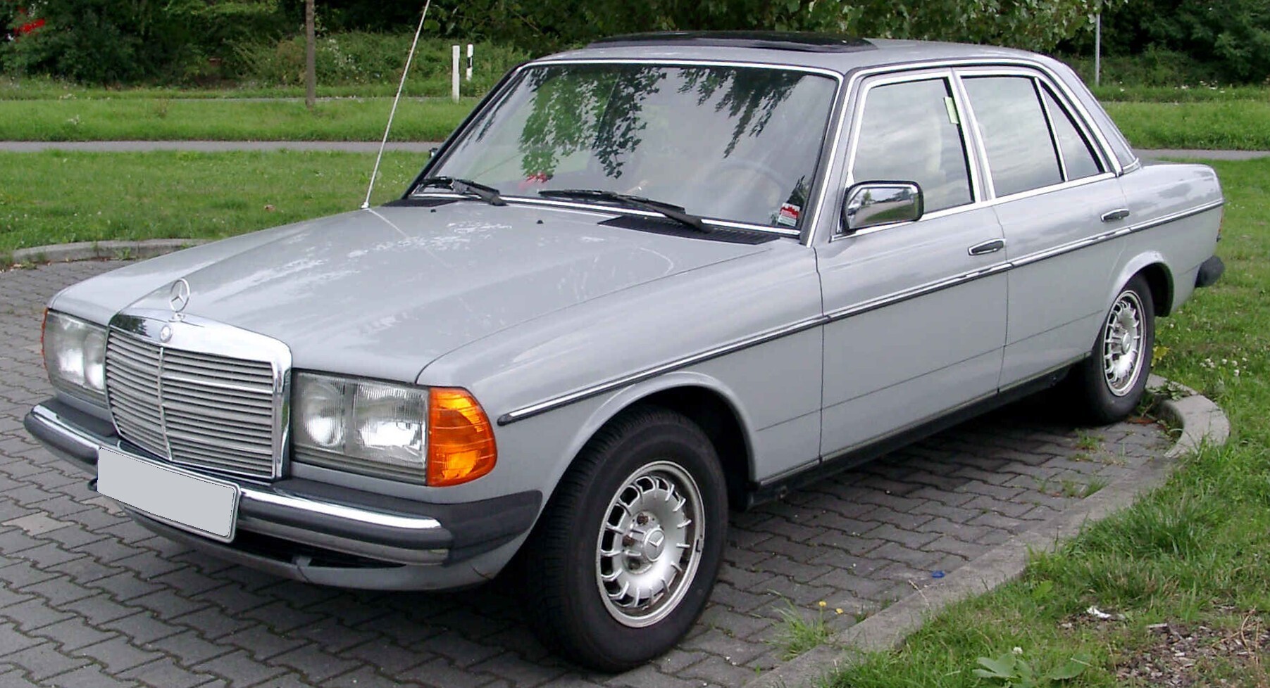 Какой Mercedes с кузовом седан или универсал из 1970-х и 1980-х годов, лучше для прицепа от 1 тонны и более?