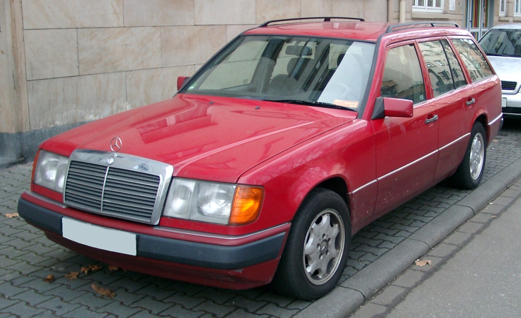 Какой Mercedes с кузовом седан или универсал из 1970-х и 1980-х годов, лучше для прицепа от 1 тонны и более?