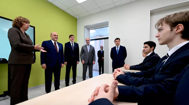 Школьник из Домодедово, решивший задачу Мишустина, получил от него подарок
