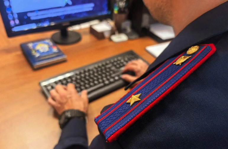 В Костроме москвичку будут судить за грабеж на 5,3 млн рублей и нападение на полицейского .