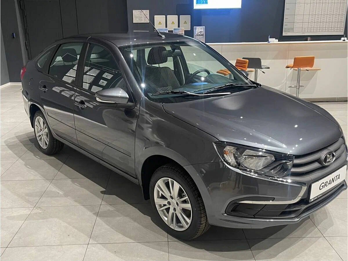 Топ-5 надёжных автомобилей с МКПП до 500 000 рублей: экономим нервы и крутим педали.