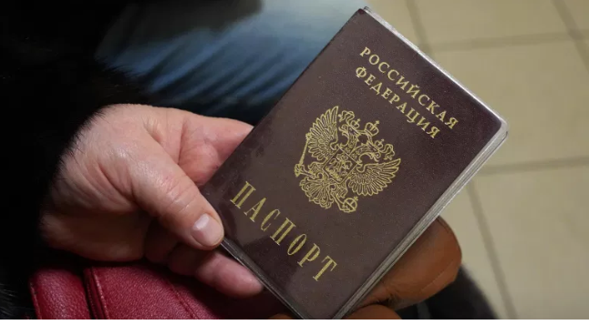 Паспорт легко сделать недействительным. Поэтому его надо беречь!
