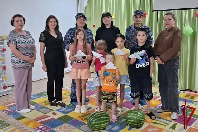 Забота и тепло — защитникам: росгвардейцы и воспитанники дюртюлинского приюта объединились в акции «Письмо герою»