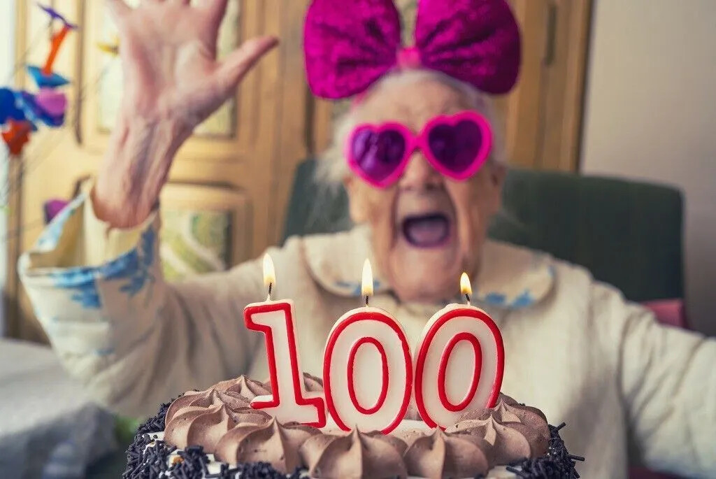 Член ОП предложил выплачивать по 200 тысяч рублей за 100-летие.Как чиновники решили проспонсировать бессмертие за счет тех, кто до него не дожил